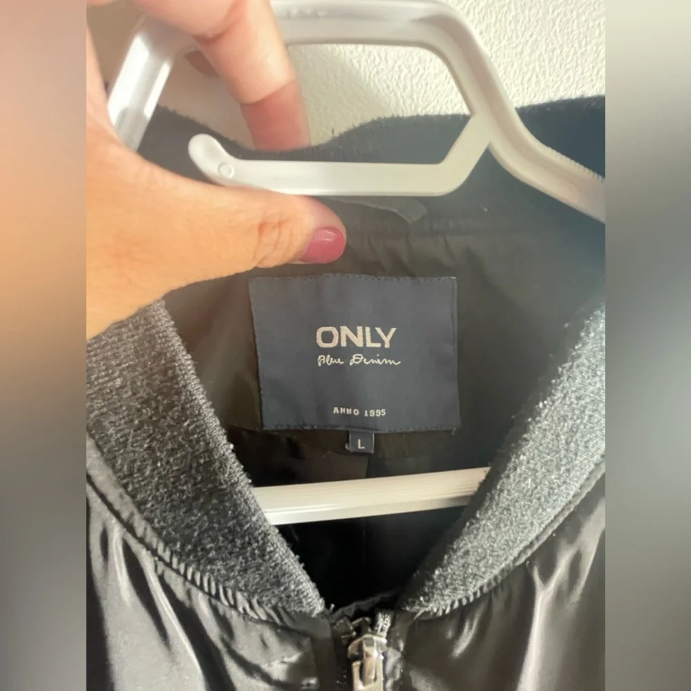 Jacket - Picture 2 of 2